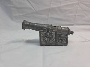 lot 216 image: Cast Iron Miniature Naval Cannon