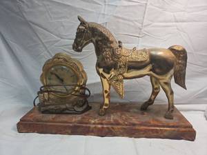 lot 255 image: United Self Starting Horse Clock