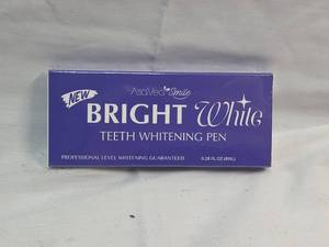 lot 264 image: AsaVea Bright White Teeth Whitening Pen 8ml