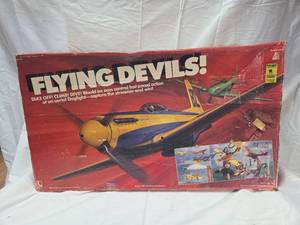 lot 305 image: Flying Devils Aerial Combat Game by Leisure Dynamics 1983