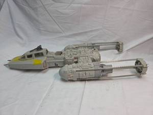 lot 344 image: 1983 Star Wars Y-Wing Fighter Model