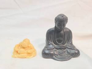 lot 363 image: Miniature Buddha Figurine Set
