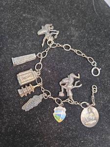 lot 364 image: Asian-Themed Charm Bracelet with Resort Medallion 7 inches
