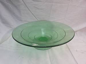 lot 407 image: Green Glass Pedestal Bowl with Spiral Design