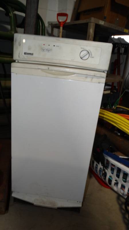 lot 20219 image: Kenmore trash compactor
