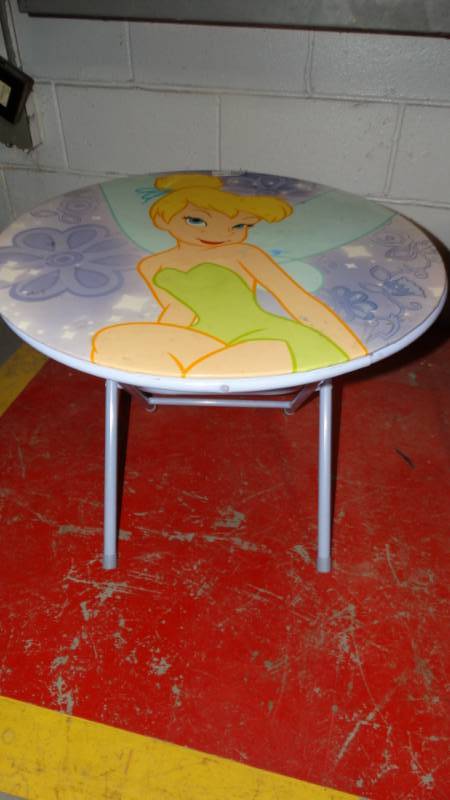 lot 20223 image: Kids table