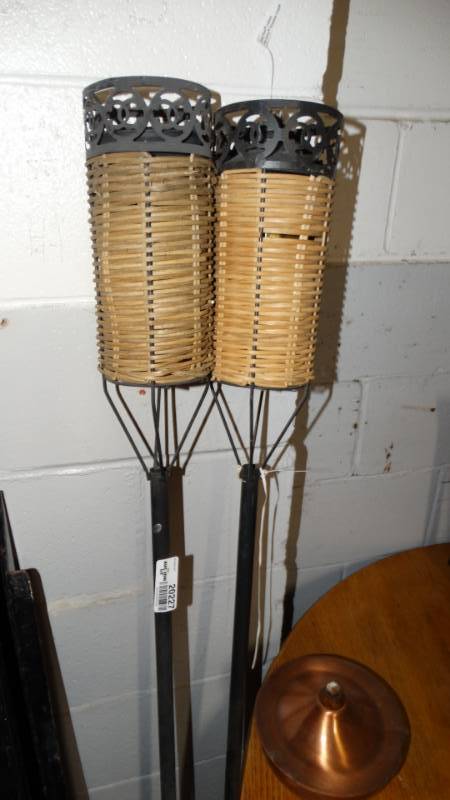 lot 20227 image: Tikis
