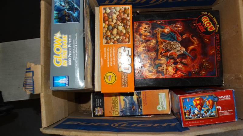 lot 20240 image: Lot of puzzles