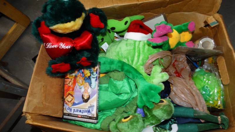 lot 20246 image: Lot of stuffed animals