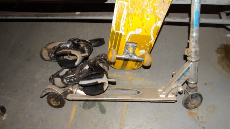 lot 20250 image: Skateboard, scooter, roller blades