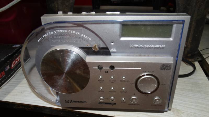 lot 20260 image: Cd stereo clock radio