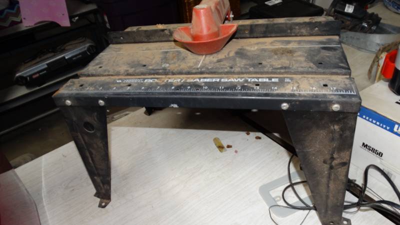 lot 20262 image: Routersaber saw table