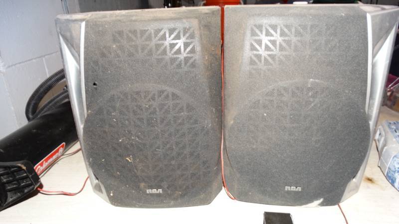 lot 20281 image: 2 rca speakers