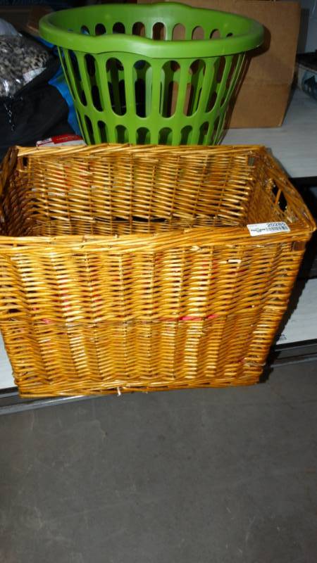 lot 20285 image: Wicker basket w blanket & clothes basket
