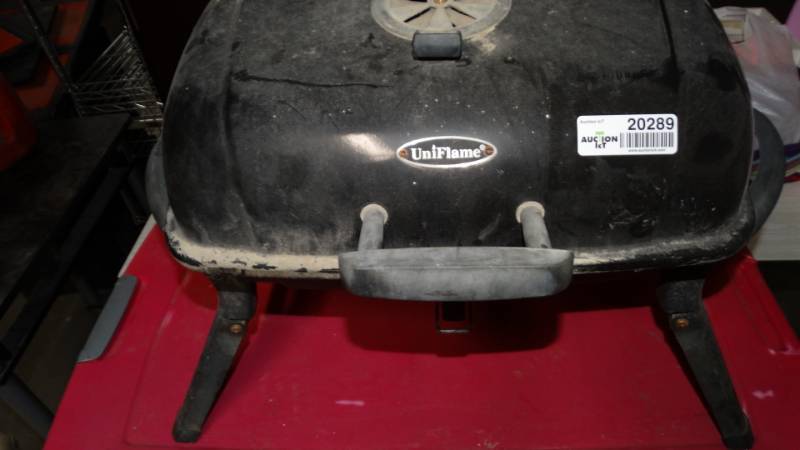 lot 20289 image: Portable camp grill