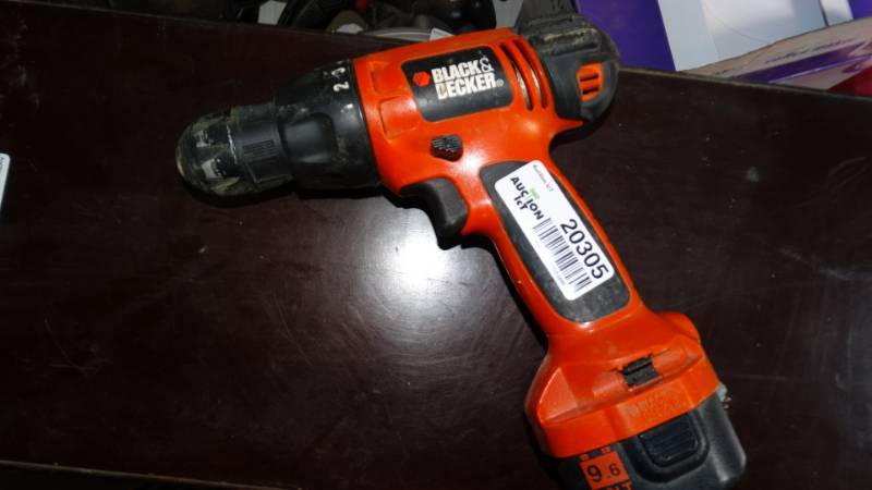 lot 20305 image: Black and decker drill w battery