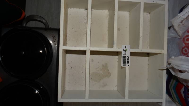 lot 20307 image: Wall shelf