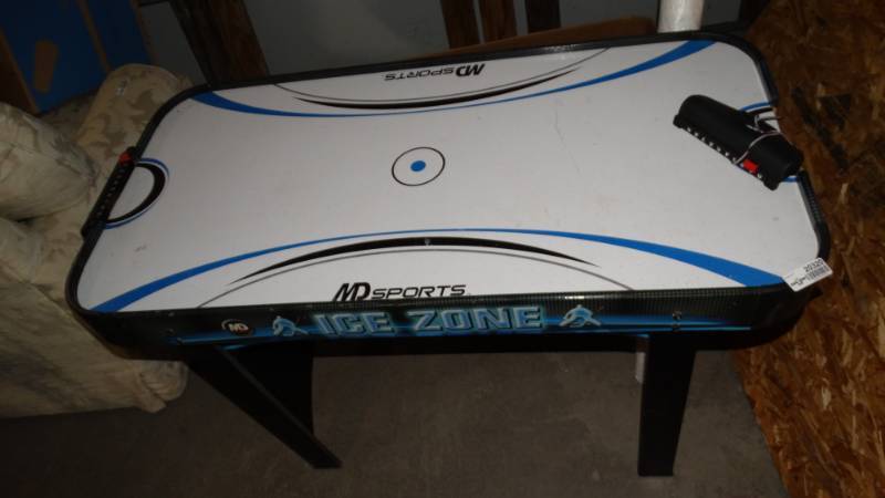 lot 20320 image: Smaller air hockey table