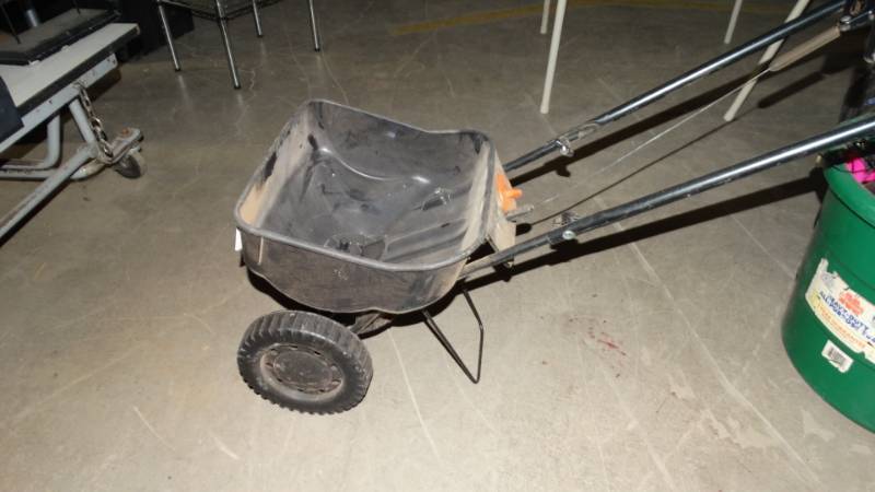 lot 20321 image: Turf Builder seeder