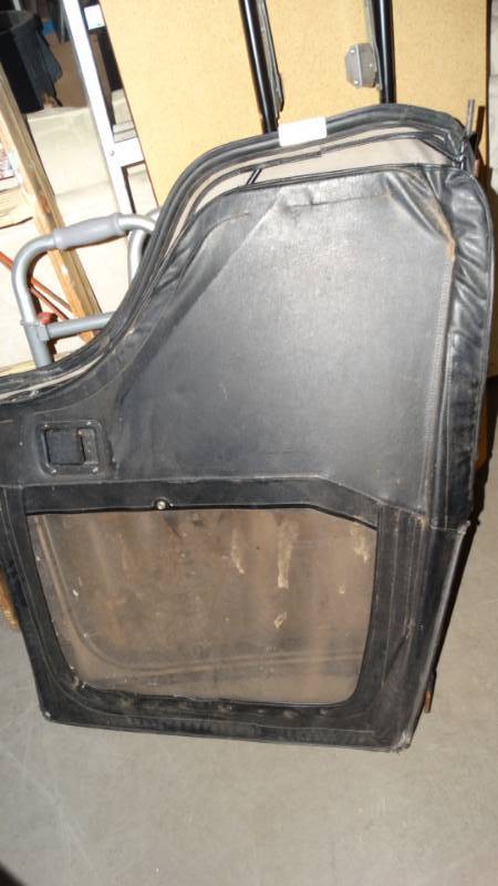 lot 20324 image: Jeep doors