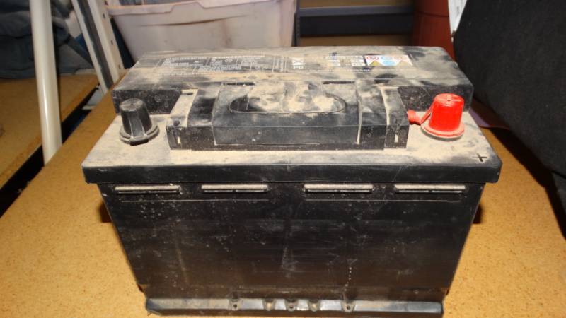 lot 20331 image: 12V battery