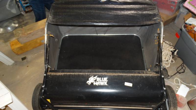 lot 20350 image: Blue Hawk leaf rake
