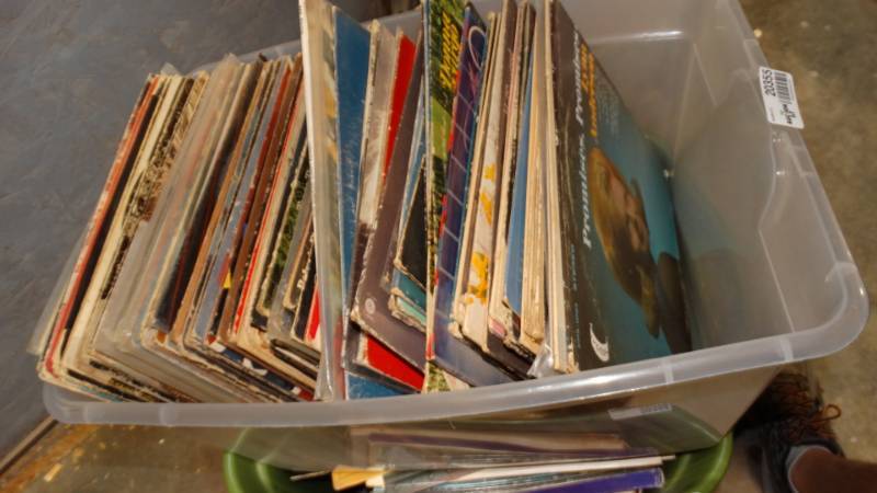 lot 20355 image: Lot of various records