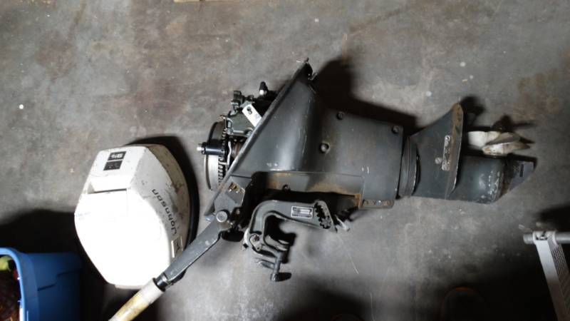 lot 20361 image: Boat motor & boat ladder