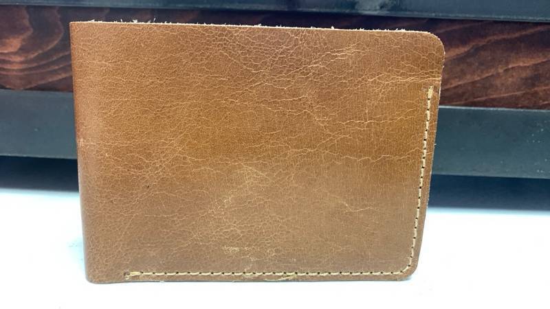lot 247 image: Handcrafted Minimalist Leather Bifold Wallet 5 pockets