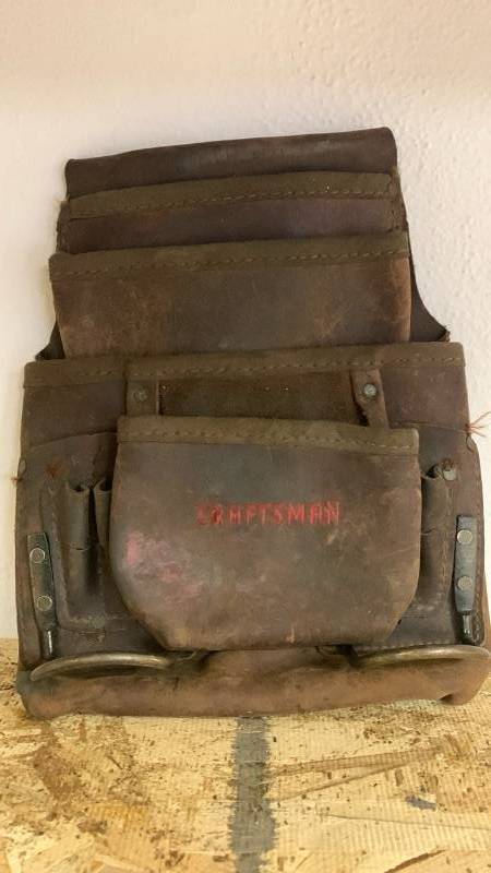 lot 61 image: Craftsman Leather Tool Belt Pouch approx 12x8 inches