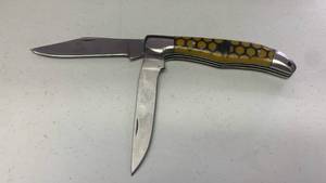 lot 22 image: Large Pocket Knife with Honeycomb Pattern approx 9 inches when open