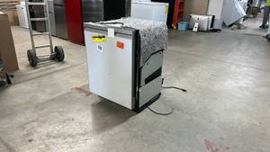 lot 26 image: Samsung Built-in Dishwasher - Retail $1,299