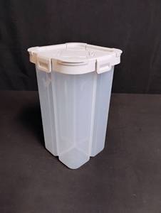 lot 1501 image: Plastic Ice Container 4 separate compartments with Pour Spout Lid