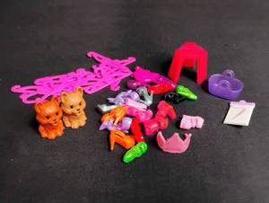 lot 1510 image: Barbie accessories