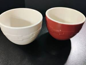 lot 1614 image: Longaberger Pottery Woven Traditions Small Bowls IvoryBurgundy