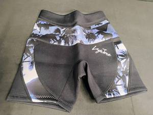 lot 1617 image: LayaTone Shorty Wetsuit for Men Women Size Small