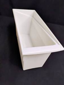 lot 1653 image: Rubbermaid Ice Maker Bin