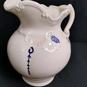 lot 1667 image: 11 Decorative Pitcher