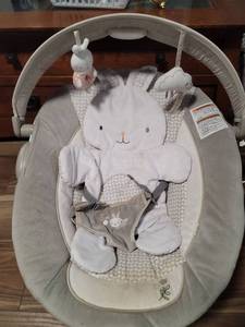 lot 1765 image: Ingenuity Automatic Baby bouncer with Bunny Theme