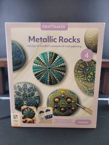 lot 2961 image: Craftmaker Metallic Rocks Art Kit