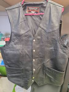 lot 2950 image: Interstate Leather Motorcycle Vest XL