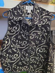 lot 2954 image: Karen Hart Floral Embroidered Vest