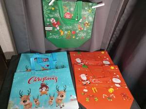 lot 2760 image: Holiday Gift Bags Set - Christmas Design Collection