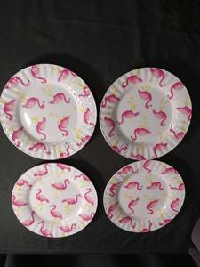 lot 2765 image: Pink Flamingo Pattern Dinner Plates Set