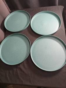 lot 2766 image: Speckled Turquoise Dinner Plates Set