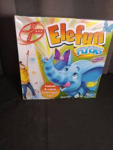 lot 2767 image: Hasbro Elefun Flyers Game