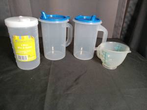 lot 2773 image: Essentials Kitchen Measuring Set - Mix & Serve Containers