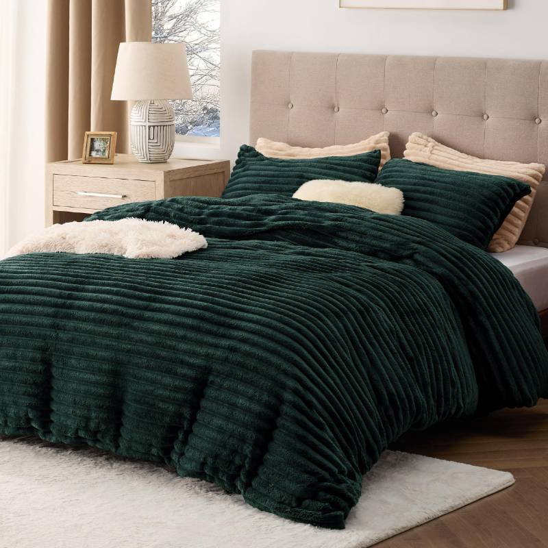 lot 15536 image: Fluffy Duvet Cover Set - Ultra Soft Plush Shaggy Comforter Cover King Size, Warm Flannel Fleece Bed Sets for Winter, 3 Pieces (Striped Pattern, Forest Green) - Retail $80