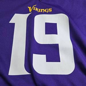 lot 104 image: Minnesota Vikings #19 Thielen Nike NFL Jersey Large