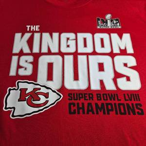 lot 106 image: Kansas City Chiefs Super Bowl LVII Champions T-Shirt Large